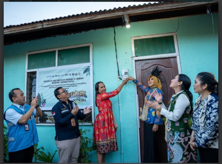 Dapat Sambungan Listrik Gratis dari Pemerintah dan PLN, 2000 Rumah Tangga di Papua Rasakan Manfaatnya
