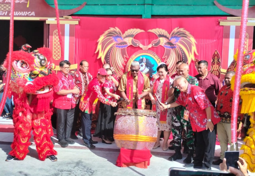 Bupati Mimika Buka Festival Pasar Imlek 2577