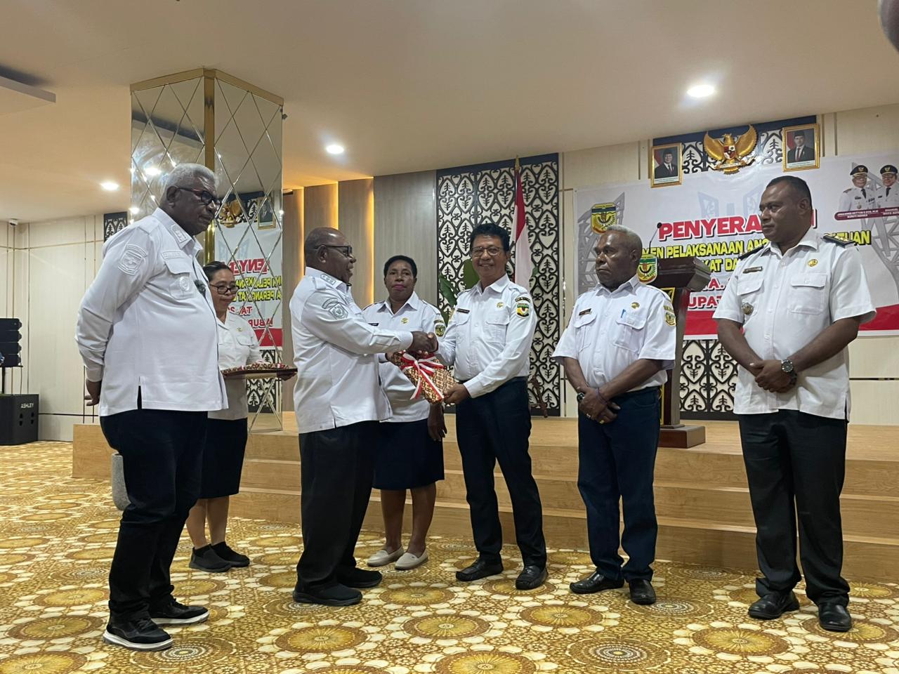 Bupati – Wabup Mimika Resmi Serahkan DPA ke OPD