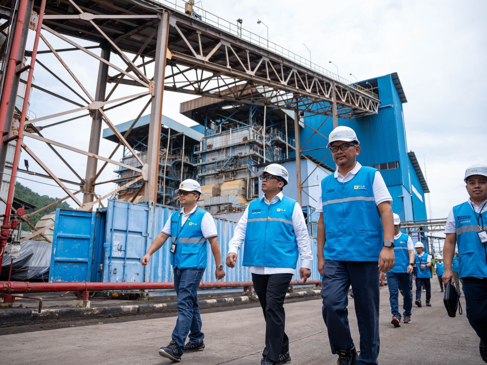 Pastikan Pasokan Listrik Aman Jelang Lebaran, Direktur PLN Tinjau Kesiapan di Papua