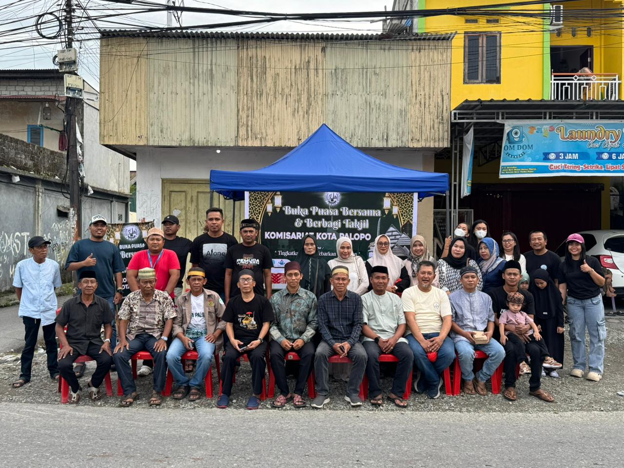 Ramadan Penuh Berkah, Aksi Berbagi dari Komunitas Palopo Mimika Disambut Antusias Warga