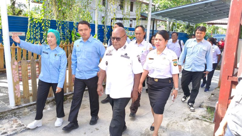 Pantau Sejumlah SPPG di Mimika, Emanuel Kemong Ingatkan Pentingnya Standar Sanitasi