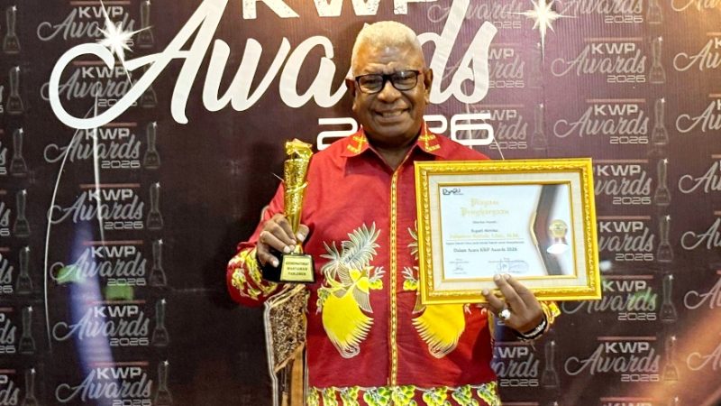 Bupati Mimika Johannes Rettob Terima Penghargaan KWP Awards 2026