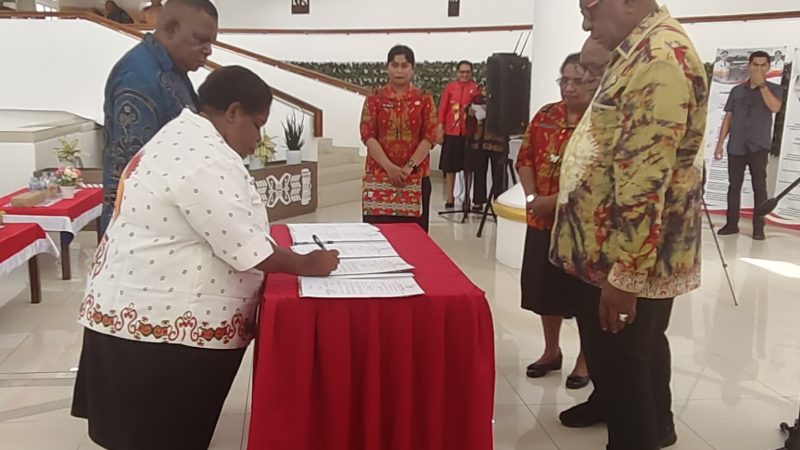 Bupati Mimika Tegaskan Komitmen Pelayanan, Delapan Kepala Distrik Resmi Sertijab
