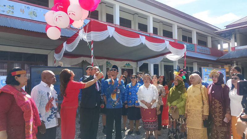 Meriah dalam Balutan Budaya Nusantara, SD Inpres Koperapoka 1 Peringati Hardiknas
