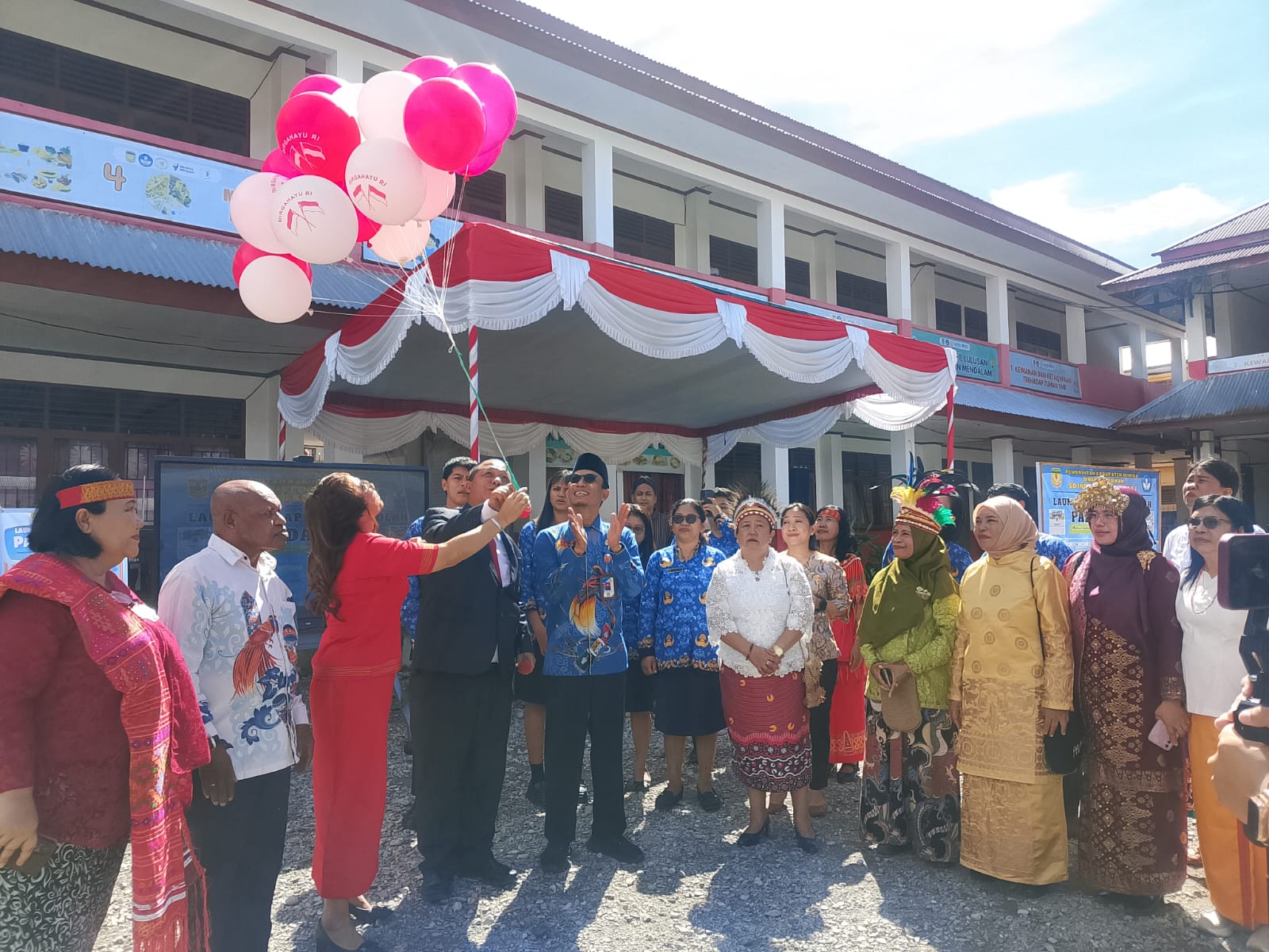 Meriah dalam Balutan Budaya Nusantara, SD Inpres Koperapoka 1 Peringati Hardiknas