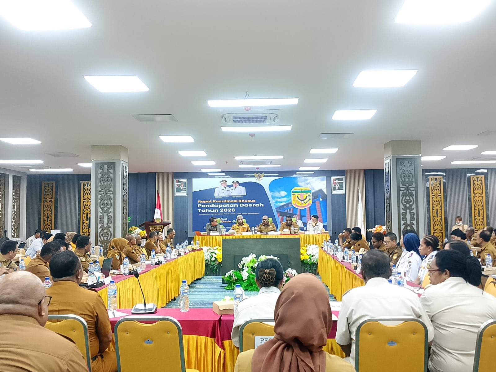 Bupati Mimika Minta Satpol PP Tertibkan Bangunan Liar di Atas Trotoar dan Drainase