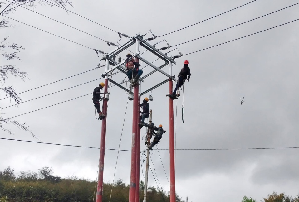 PLN Perluas Layanan Listrik 24 Jam di Pegunungan Arfak – Papua Barat