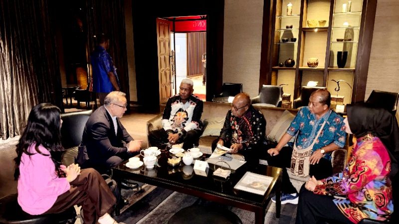 Pemkab Mimika Jajaki Kerja Sama dengan Prof Elwin Tobing untuk Perkuat Literasi Membaca