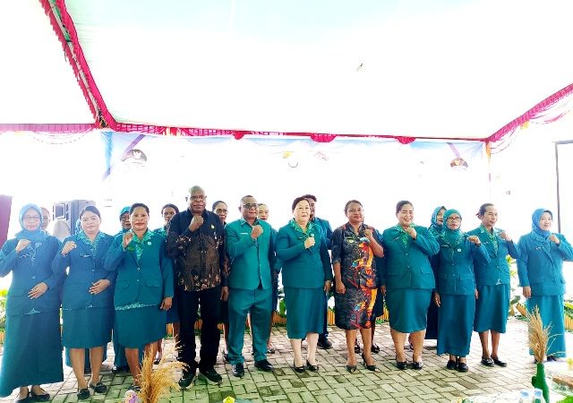 Resmi Dilantik, TP-PKK Distrik Wania Ajak Pengurus Bekerja dengan Tulus dan Perkuat Sinergi hingga Tingkat Kampung