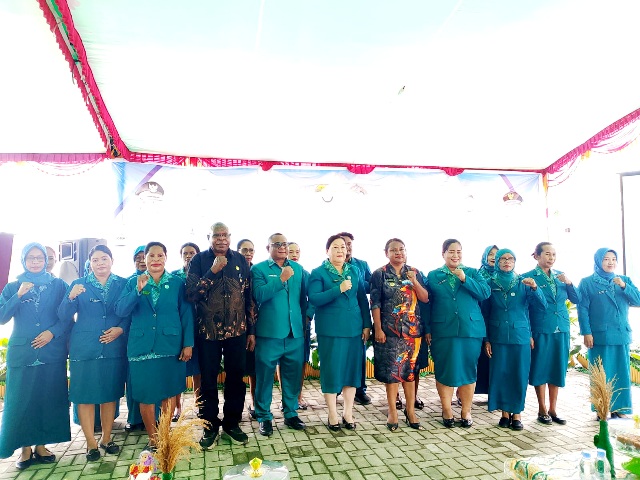 Resmi Dilantik, TP-PKK Distrik Wania Ajak Pengurus Bekerja dengan Tulus dan Perkuat Sinergi hingga Tingkat Kampung