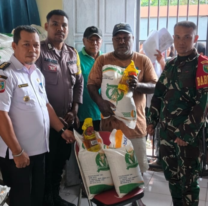 Sebanyak 2.308 KK di Kelurahan Inauga Terima Bantuan Pangan