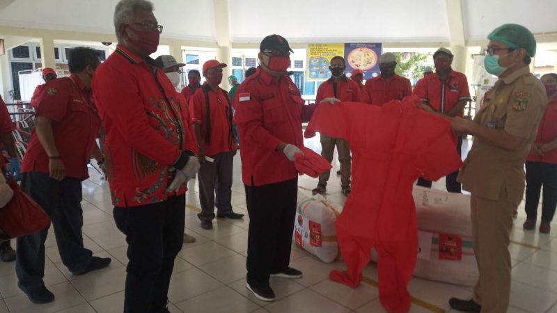 Dukung Tugas Para Medis Tangani Covid-19, DPC PDIP Mimika Bantu APD  