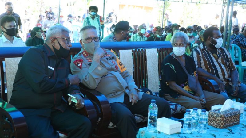 Kapolda Papua Hadiri Pemakaman Mantan Bupati Mimika Drs. T. O Potereyauw