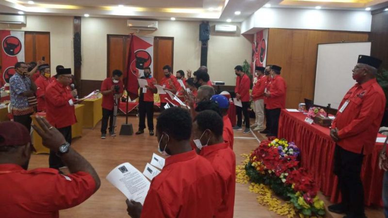 Ketua DPC Lantik 18 PAC PDI Perjuangan Tingkat Distrik Se Mimika