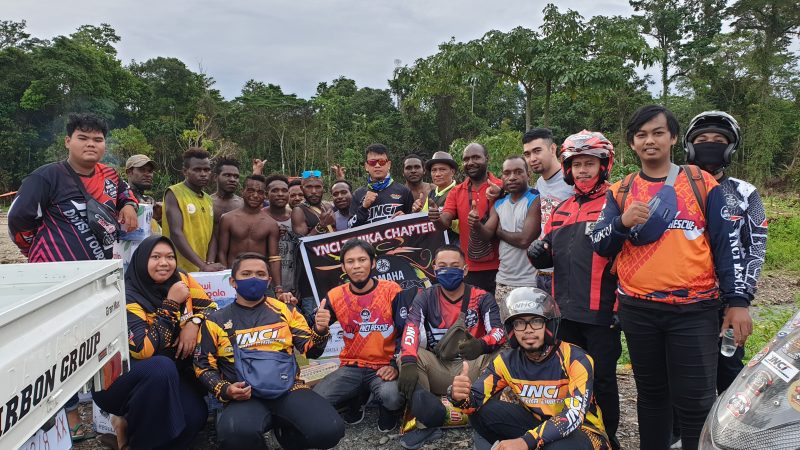 Peduli Korban Banjir, YNCI Chapter Timika Berbagi Kasih di Jalan Trans Nabire