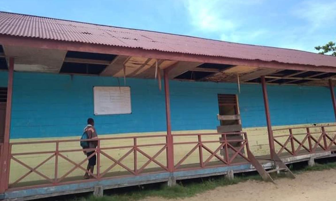 Gedung SD di Kampung Pesisir Mimika Rusak Berat