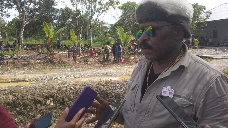 Gelar Reses Dengan Acara Bakar Batu, Anthon Bukaleng Terima Aspirasi Warga