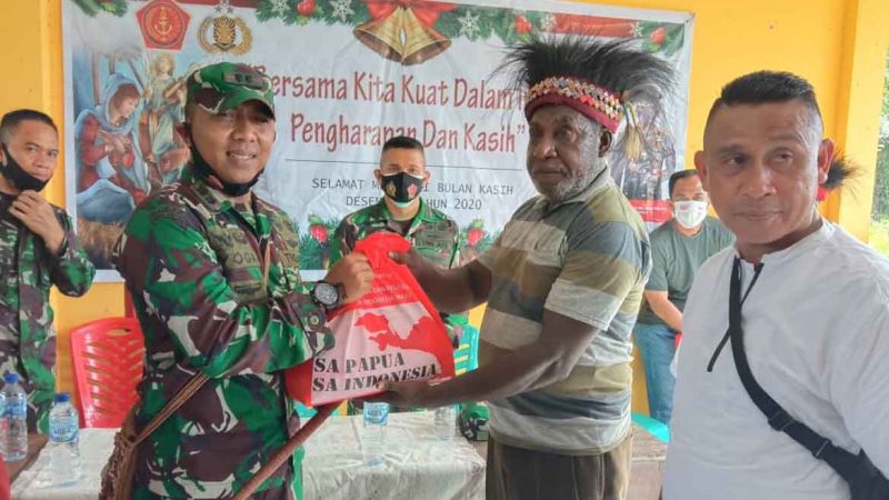 Dandim 1710 Mimika Salurkan Bantuan Sembako ke Warga Iwaka