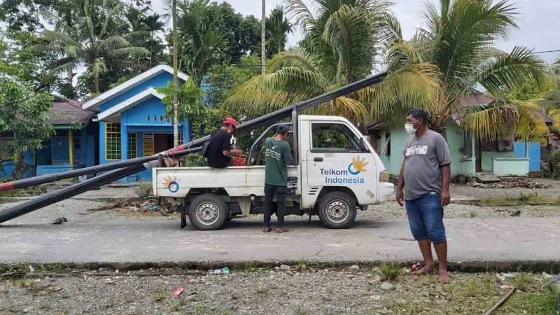 Aparat Kampung Fasilitasi Telkom Masuk Nawaripi