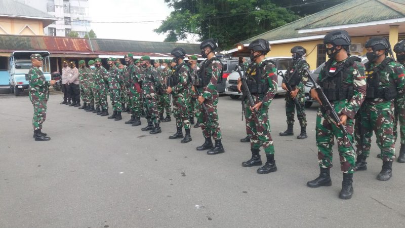 Kodim 1710/Mimika Bersama Satuan TNI/Polri Lakukan Pengamanan Malam Pergantian Tahun 2021