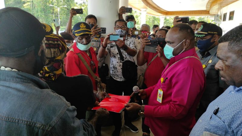 Terkait Kepemilikan Kali Iwaka, Masyarakat Adat 7 Marga Sampaikan Aspirasi ke DPRD