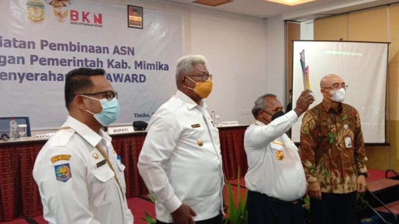 Pemkab Mimika Terima BKN Award
