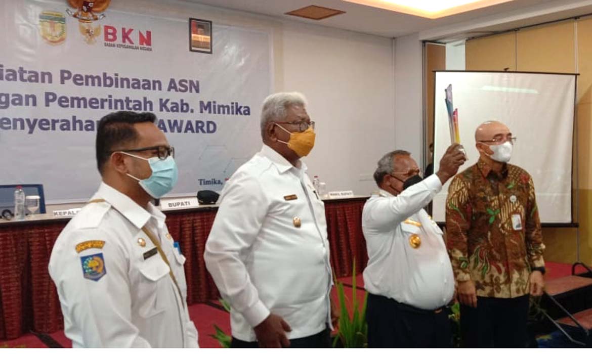 Pemkab Mimika Terima BKN Award