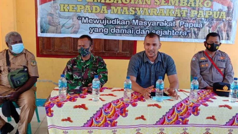 TNI/Polri Salurkan 250 paket Sembako ke Warga Iwaka