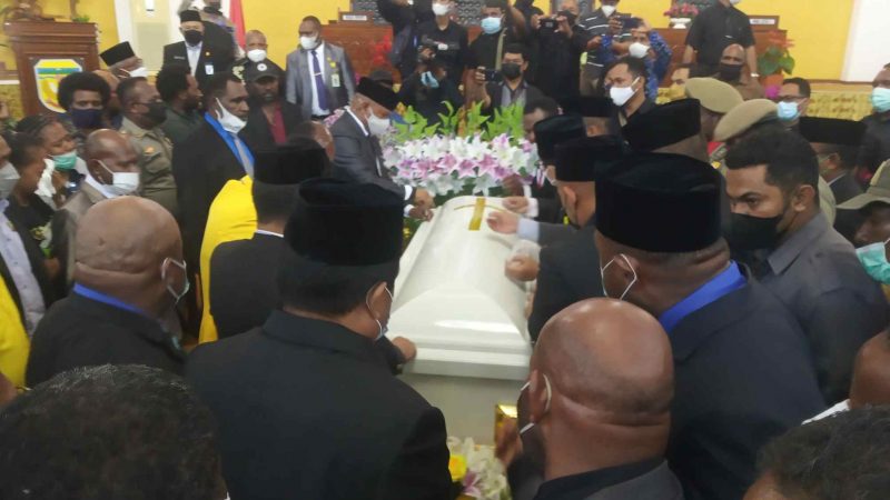 Paripurna Pelepasan Jenasah, 6 Fraksi dan Sekwan Beri Penghormatan Terakhir Kepada Ketua DPRD Mimika