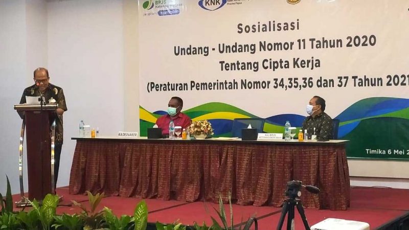 Disnaker dan BPJS Tenaga Kerja Sosialisasi UU Cipta Kerja serta Aturan Turunannya secara Webiner