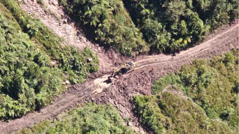 Freeport Indonesia Lakukan Perbaikan Infrastruktur Jalan Akibat Longsor di Kampung Banti