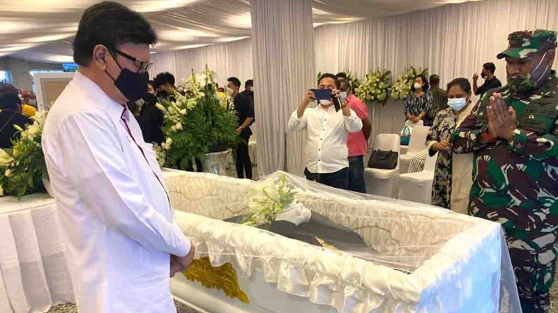 Pagi ini Jenazah Wagub Klemen Tinal akan Diterbangkan dari Jakarta ke Jayapura