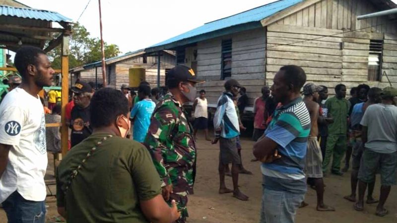 Pererat Persaudaraan Bersama Warga Binaan, Babinsa di Kokonao Rutin Kunjungi Warga