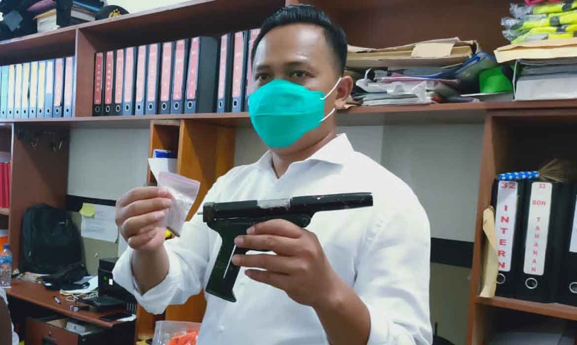 Polisi Dalami Penemuan Senjata Api Rakitan di Timika