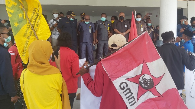 Tuntut Empat Point, Mahasiswa Duduki Kantor DPRD Mimika