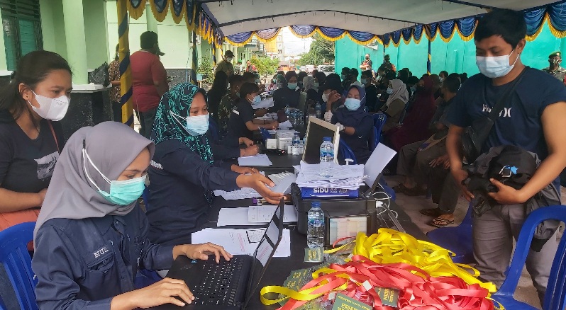 Warga Timika Antusias Ikut Vaksin COVID-19