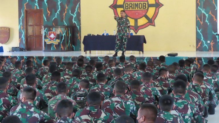 Dandim Mimika Beri Pembekalan Prajurit Yonif 315/Garuda Sebelum Laksanakan Tugas Pengamanan di Mimika