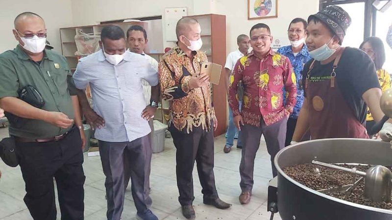 Komisi B DPRD Mimika Tinjau Sentra Pengolahan Kopi Bantaeng
