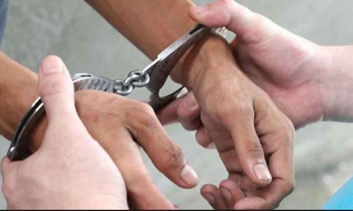 Tinggalkan Base Camp, Anggota Brimob ini Diamankan di Bandara Mozes Kilangin