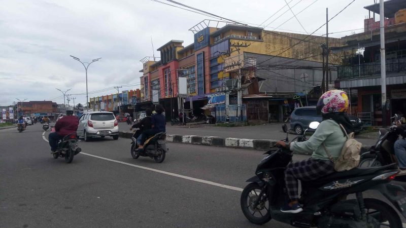 Tidak Ada Respon, Anggota Dewan Siap Turun Bongkar Pembatas Jalan Menuju Serui Mekar