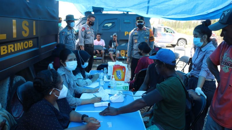 Wakapolda Papua Tinjau Pelaksanaan Vaksinasi Warga di Area Pendulangan