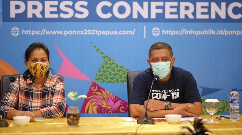 BERITA FOTO : BIDANG PEMASARAN DAN KESEHATAN SUB PON MIMIKA GELAR CONFRENCE PERS – FOTOGRAFER : FERNANDO RAHAWARIN