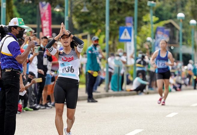 Debut Pertama, Indah Lupita Sari Langsung Sabet Emas Jalan Cepat Putri