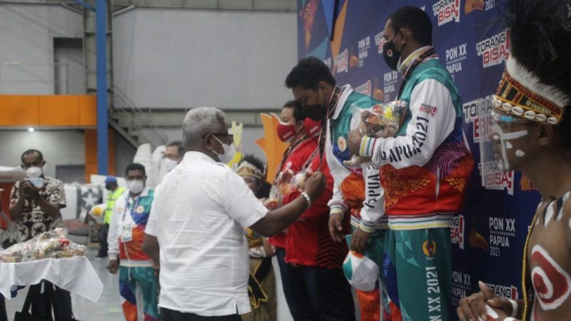 Tutup Lomba Cabor Terbang Layang PON XX Papua, Wabup Jhon Rettob Minta Maaf Jika Pelayanan Kurang Memuaskan