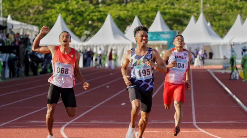 Sabet Emas di Lari 100 Meter, Zohri Tersenyum Lebar di Garis Finish