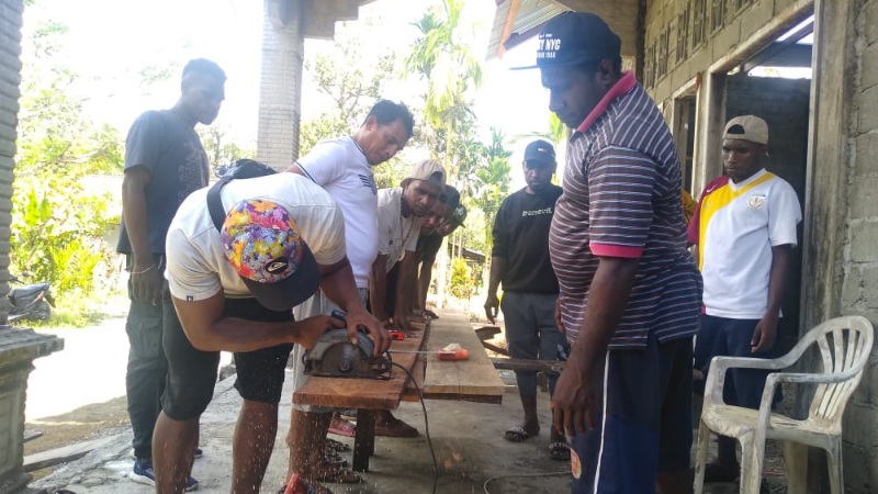 Anak Muda Amor Dilatih Buat Sofa