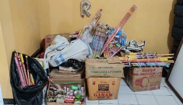 Tidak Kantongi Izin, 10 Karton Petasan Tanpa Izin Disita Polisi