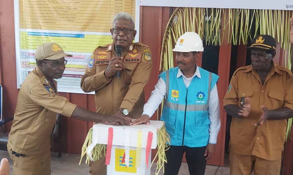 Resmikan Balai Kampung dan Listrik Masuk Desa, Wabup Pesan Aset Pemerintah Dijaga Dengan Baik