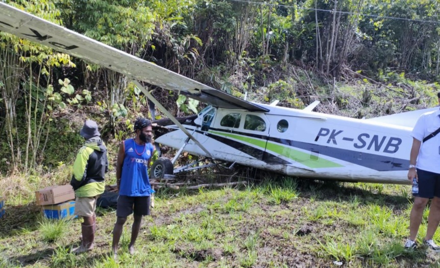 Pesawat Pilatus Tergelincir di Lapter Perintis Bayabiru Kabupaten Paniai